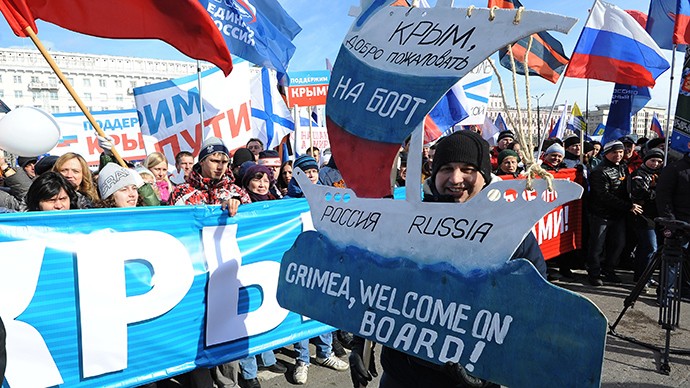 Người dân Crimea biểu tình ủng hộ Nga.