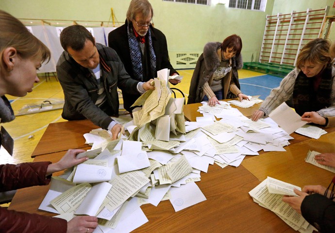 Kiểm phiếu tại Crimea.