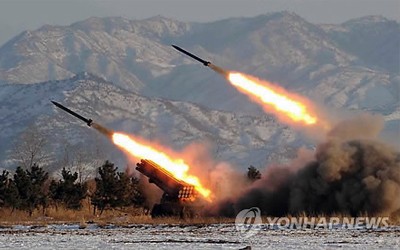 Triều Tiên phóng tên lửa trong một cuộc tập trận.
