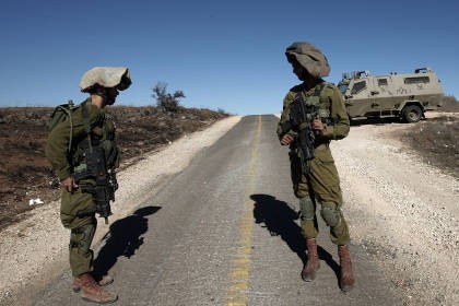 Binh sĩ Israel tuần tra trên Cao ngyên Golan.