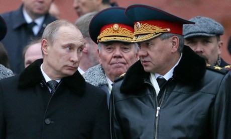 Bộ trưởng Quốc phòng Nga Sergei Shoigu (phải) và Tổng thống Nga Vladimir Putin