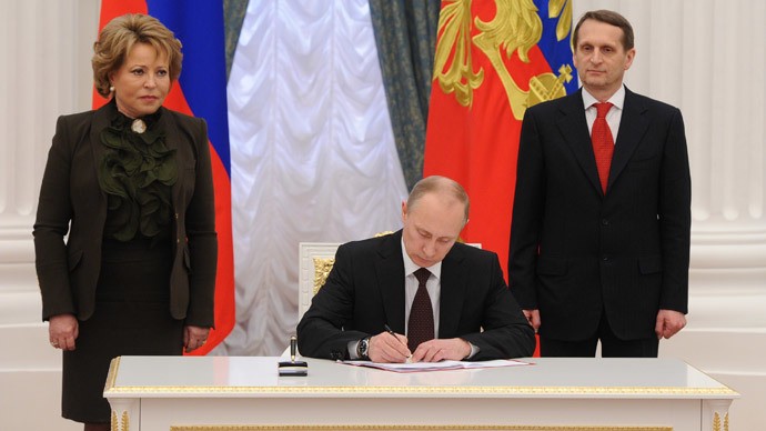 Tổng thống Nga Vladimir Putin hôm 21/3 đã phê chuẩn luật sửa đổi hoàn tất thủ tục pháp lý cho việc sáp nhập Crimea vào lãnh thổ Liên bang Nga.