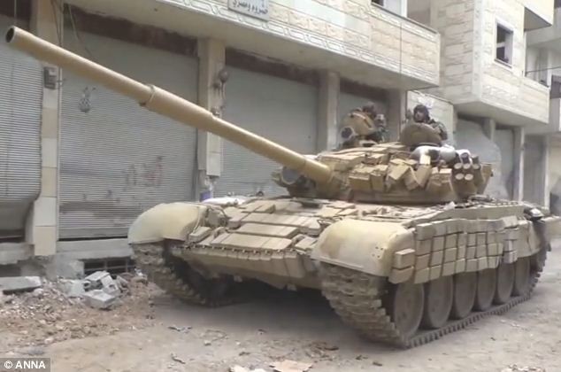 Quân đội Syria tấn công thành trì phiến quân.