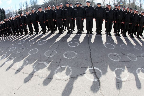 Lực lượng an ninh Ukraine tham gia luyện tập.