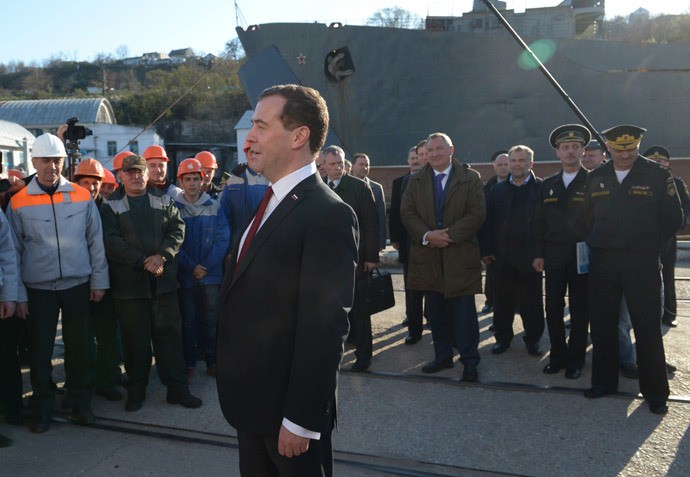 Thủ tướng Nga thăm Hạm đội Biển Đen tại Crimea.