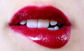 Theo nghiên cứu Đại học California, mỗi ngày một người phụ nữ có thể dùng son môi từ 2 đến 14 lần