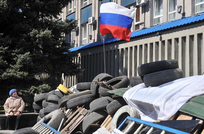 Cờ Nga được cắm bên ngoài trụ sở lực lượng an ninh tại Luhansk.