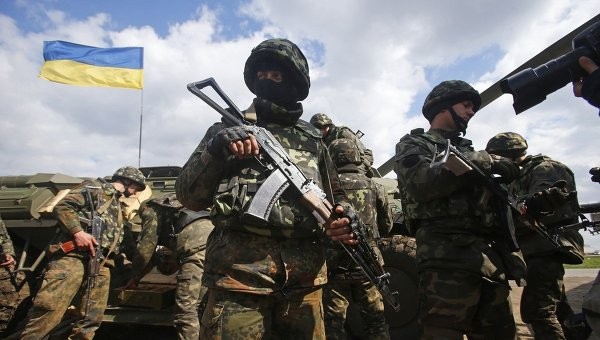 Quân đội Ukraine được triển khai trấn áp biểu tình.