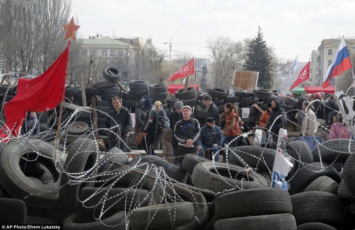 Người biểu tình ủng hộ ly khai tại Donetsk.