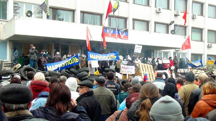 Người biểu tình ở Mariupol, Donetsk ngày 13/4.