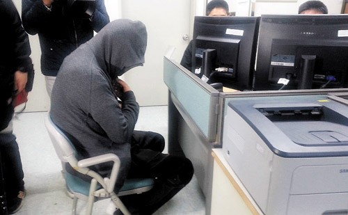 Lee Joon-seok tại cơ quan điều tra.