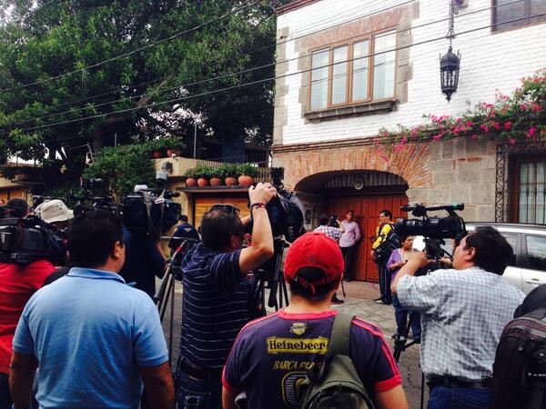 Truyền thông tràn ngập xung quanh nhà Gabriel Garcia Marquez ở Mexico City sau khi hay tin ông qua đời.