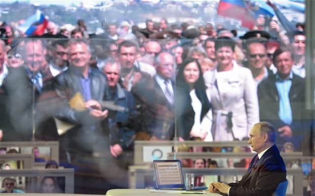 Tổng thống Putin tham gia chương trình đối thoại trực tiếp với người dân thường niên lần thứ 12 diễn ra hôm 17/4.