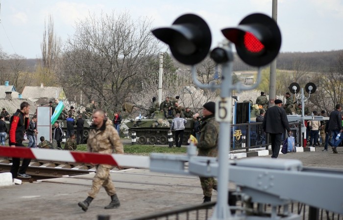 Ukraine đã hạn chế nhập cảnh đối với các công dân Nga, đặc biệt là nam giới trong bối cảnh cáo buộc Moscow đứng sau cuộc khủng hoảng ly khai tại quốc gia này.