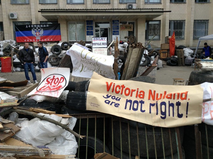 Người biểu tình chiếm trụ sở chính quyền ở Donetsk.