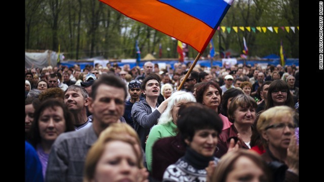 Người biểu tình ủng hộ Nga tại Đông Ukraine.