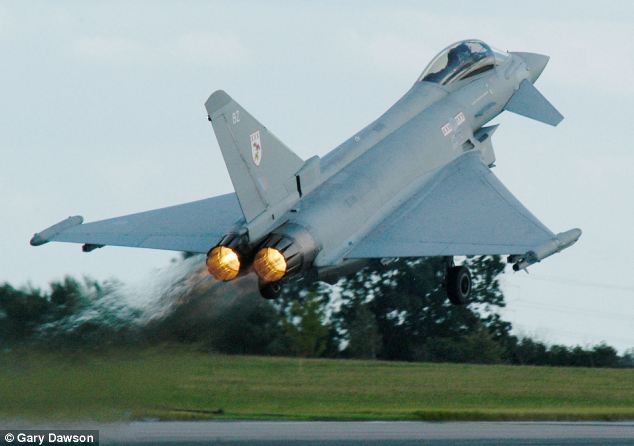 RAF Typhoon được điều khẩn cấp để chặn máy bay Nga.