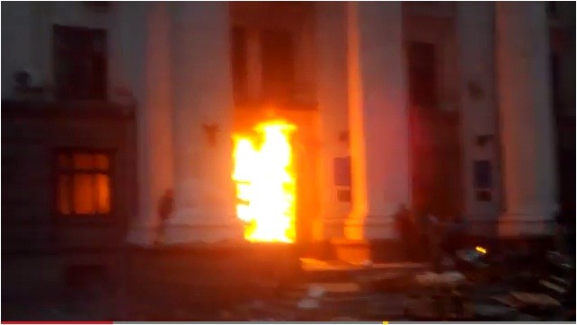 Tòa nhà liên đoàn bị đốt cháy khiến hàng chục người biểu tình ly khai thiệt mạng.