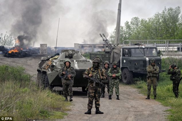 Binh sĩ Ukraine tại một trạm kiểm soát ở Slaviansk.