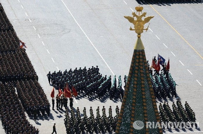 Quân đội Nga tham gia diễu binh
