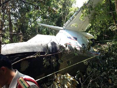 Hiện trường vụ rơi máy bay ở Lào.