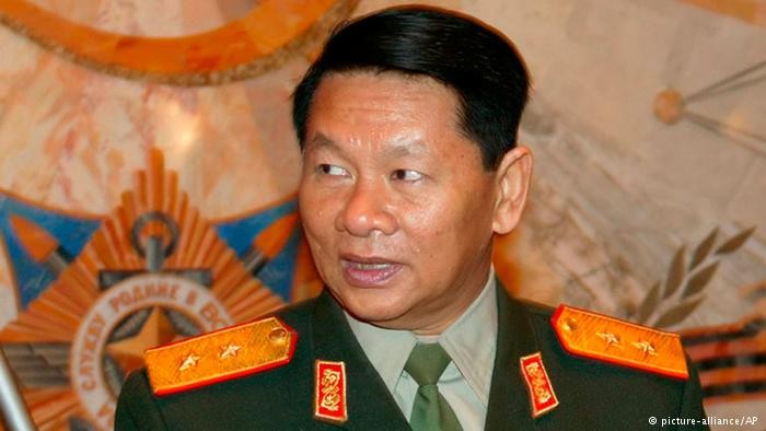 Bộ trưởng Quốc phòng Lào Douangchay Phichit