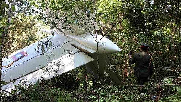 Hiện trường vụ rơi máy bay khiến một loạt quan chức cấp cao của Lào tử nạn.