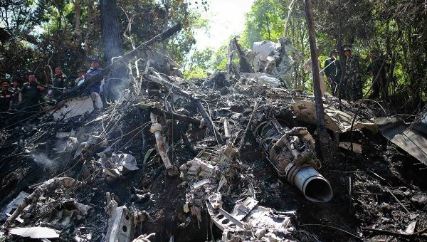 Chiếc máy bay của lực lượng Không quân Lào bị rơi trong sáng ngày 17/5 giết chết 17 người. Ba người may mắn sống sót.