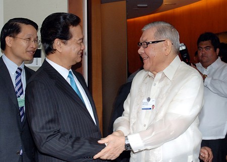 Thủ tướng Nguyễn Tấn Dũng hội kiến Chủ tịch Hạ viện Philippines Feliciano J.Belmonte.