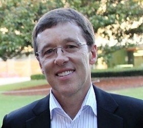 Alan Dupont, một cựu quan chức ngoại giao, Giáo sư tại Khoa An ninh quốc tế của Đại học New South Wales.