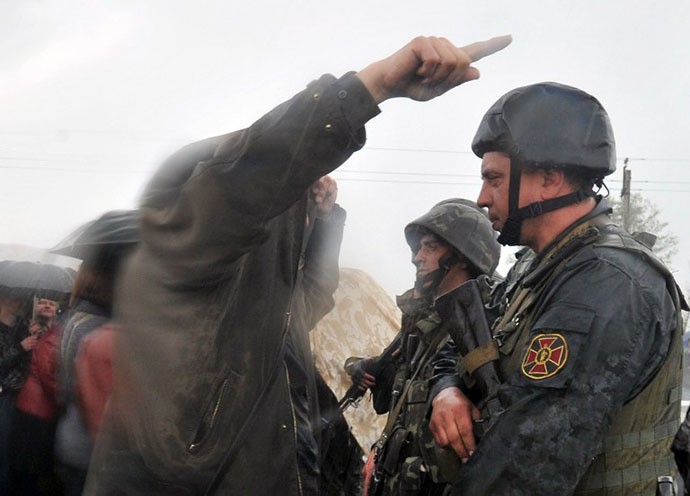 Lực lượng Vệ binh Quốc gia Ukraine chặn cửa ngõ tiến vào Slaviansk.
