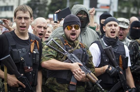 Các tay súng ủng hộ ly khai ở Donetsk.