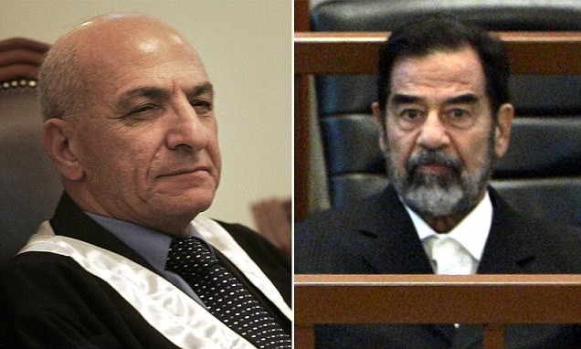 Thẩm phán Raouf Abdul Rahman (trái) và cựu Tổng thống Iraq Saddam Hussein.