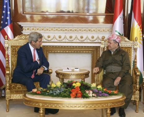 Ngoại trưởng Mỹ John Kerry (trái) hội đàm với lãnh đạo người Kurd Massoud Barzani hôm 24/6.