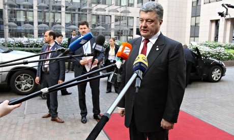 Tổng thống Petro Poroshenko trả lời phỏng vấn tại Brussels.