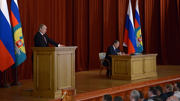 Tổng thống Nga Vladimir Putin trong buổi tiếp các đại sứ Nga ở nước ngoài.