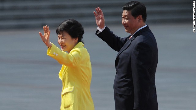 Chủ tịch Tập Cận Bình (phải) và Tổng thống Park Geun Hye.
