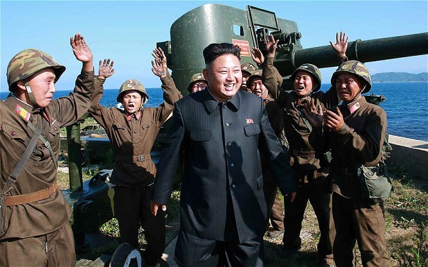 Kim Jong-un giám sát tập trận trên đảo Ung.