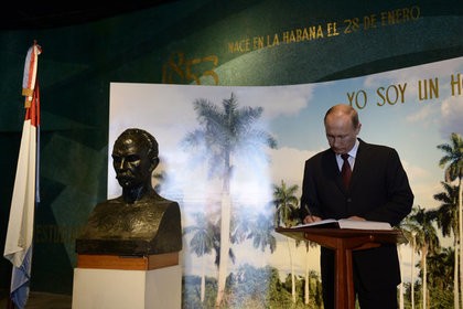 Tổng thống Nga Vladimir Putin ở thăm Cuba.