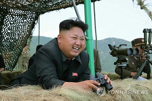 Ảnh ông Kim Jong-un chỉ đạo bắn tên lửa được Rodong Sinmun công bố hôm 15/7.