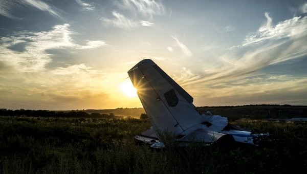 Máy bay của lực lượng an ninh Ukraine bị phe ly khai bắn hạ.