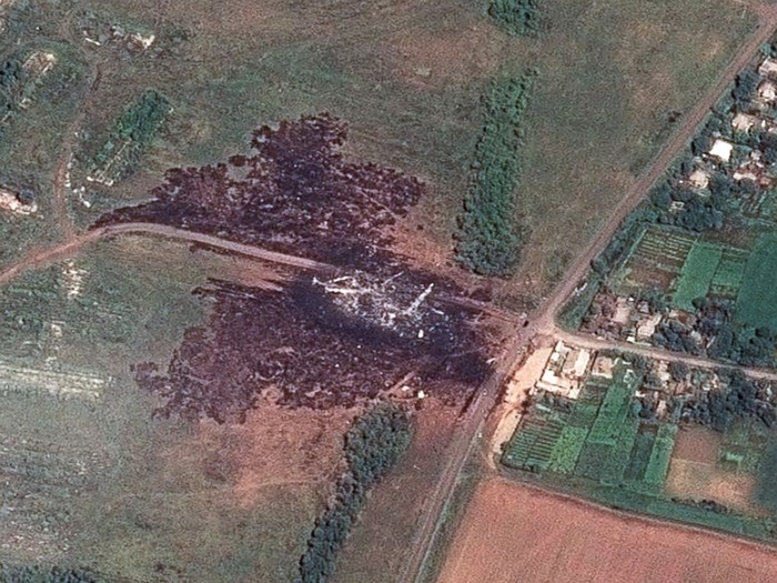 Hiện trường vụ MH17 nhìn từ vệ tinh.