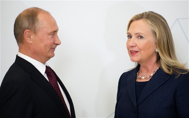 Tổng thống Nga Vladimir Putin và cựu Ngoại trưởng Mỹ Hillary Clinton.