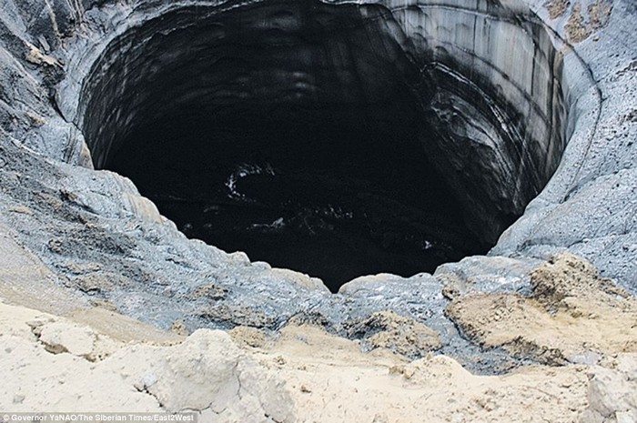 Hố khổng lồ phát hiện tại bán đảo Yamal.