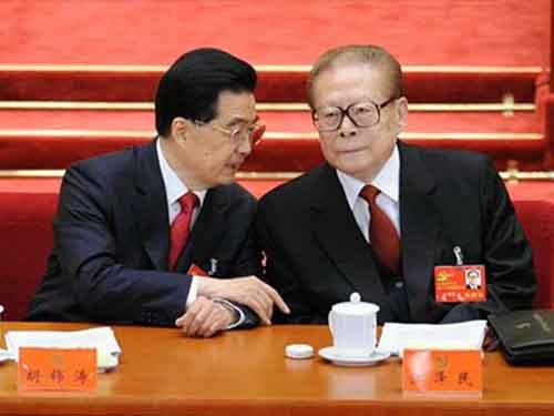2 cựu Chủ tịch Trung Quốc Hồ Cẩm Đào (trái) và Giang Trạch Dân.