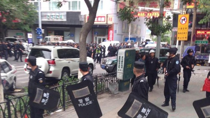Hiện trường một vụ tấn công khủng bố tại Tân Cương.