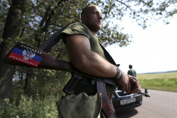Lực lượng ly khai Donetsk tại một trạm kiểm soát.
