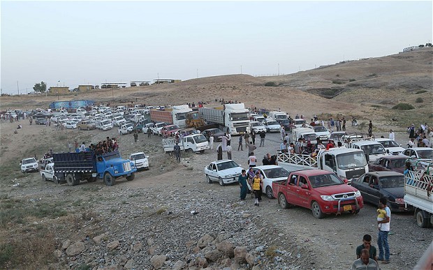 Hàng ngàn người Yazidi phải chạy trốn vì đe dọa sát hại của nhóm IS.