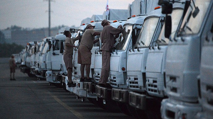 Đoàn xe viện trợ của Nga chuẩn bị xuất hành tới Đông Ukraine.