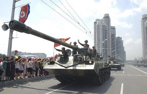 Triều Tiên diễu binh kỷ niệm Ngày Chiến thắng 27/7/2013 tại Bình Nhưỡng.